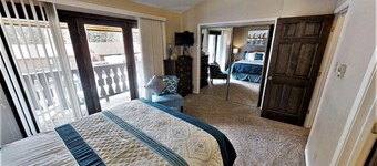 Red River Getaway - In Town - Near the Library - Wood Burning Fireplace - WiFi -