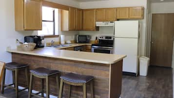 冰箱、微波炉、烤箱、炉灶