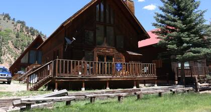 Beaver Lodge - In Town - On the River - Near Copper Chair Lift - Free WiFi - Cab