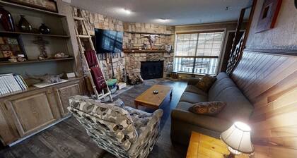 Rose Rock Mountain View - In Town - Pet Friendly - Wood Fireplace - Wifi - Washe