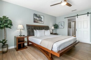 4 bedrooms, in-room safe, desk, iron/ironing board