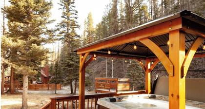 Duke Cabin - Upper Valley - Free WiFi - Satellite - Gas Fireplace - Wrap Around