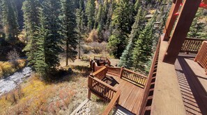 Terrace/patio - Moon River - Newly Renovated - On the River - Secluded - Washer/Dryer - Hot Tub (Red River)