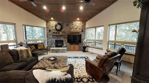 Moon River - Newly Renovated - On the River - Secluded - Washer/Dryer - Hot Tub