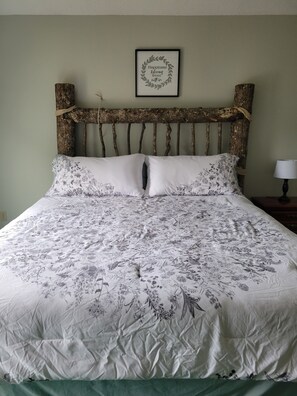 4 bedrooms, desk, free WiFi, bed sheets