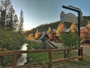 Enjoy a serene lakeside setting with picturesque views and lush greenery.