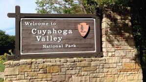 En välkomstskylt för Cuyahoga Valley National Park.
