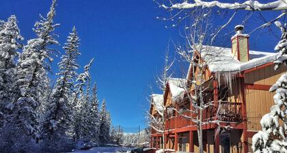 Valley Condo 106 - Creekside - Wi-Fi - Hot Tub - Fireplace - Washer/Dryer - Play