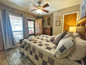 2 bedrooms, iron/ironing board, free WiFi, bed sheets - Valley Condo 106 - Creekside - Wi-Fi - Hot Tub - Fireplace - Washer/Dryer - Play (Red River)