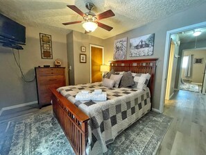 2 bedrooms, iron/ironing board, free WiFi, bed sheets