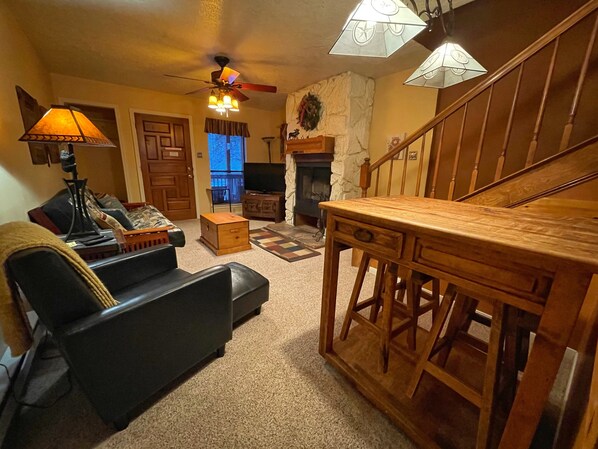 Televisio, takka, DVD-soitin