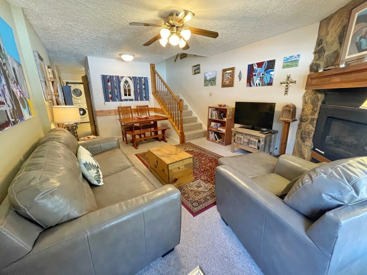 Valley Condo 103 - Creekside - Wi-Fi - Hot Tub - Fireplace - Washer/Dryer - Play
