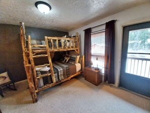 2 bedrooms, iron/ironing board, free WiFi, bed sheets - Valley Condo 117 - Creekside - Wi-Fi - Hot Tub - Fireplace - Washer/Dryer - Pla (Red River)