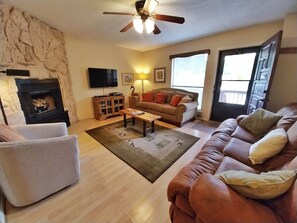 Televisio, takka, DVD-soitin