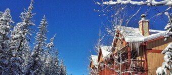 Valley Condo 120 - Creekside - Wi-Fi - Hot Tub - Fireplace - Washer/Dryer - Play