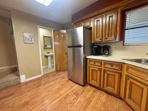 Valley Condo 122 - Creekside - Wi-Fi - Hot Tub - Fireplace - Washer/Dryer - Play