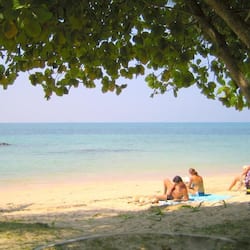 Am Strand, weißer Sandstrand