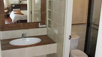 Rimlay | Bathroom | Shower, hair dryer (on request), bidet, towels
