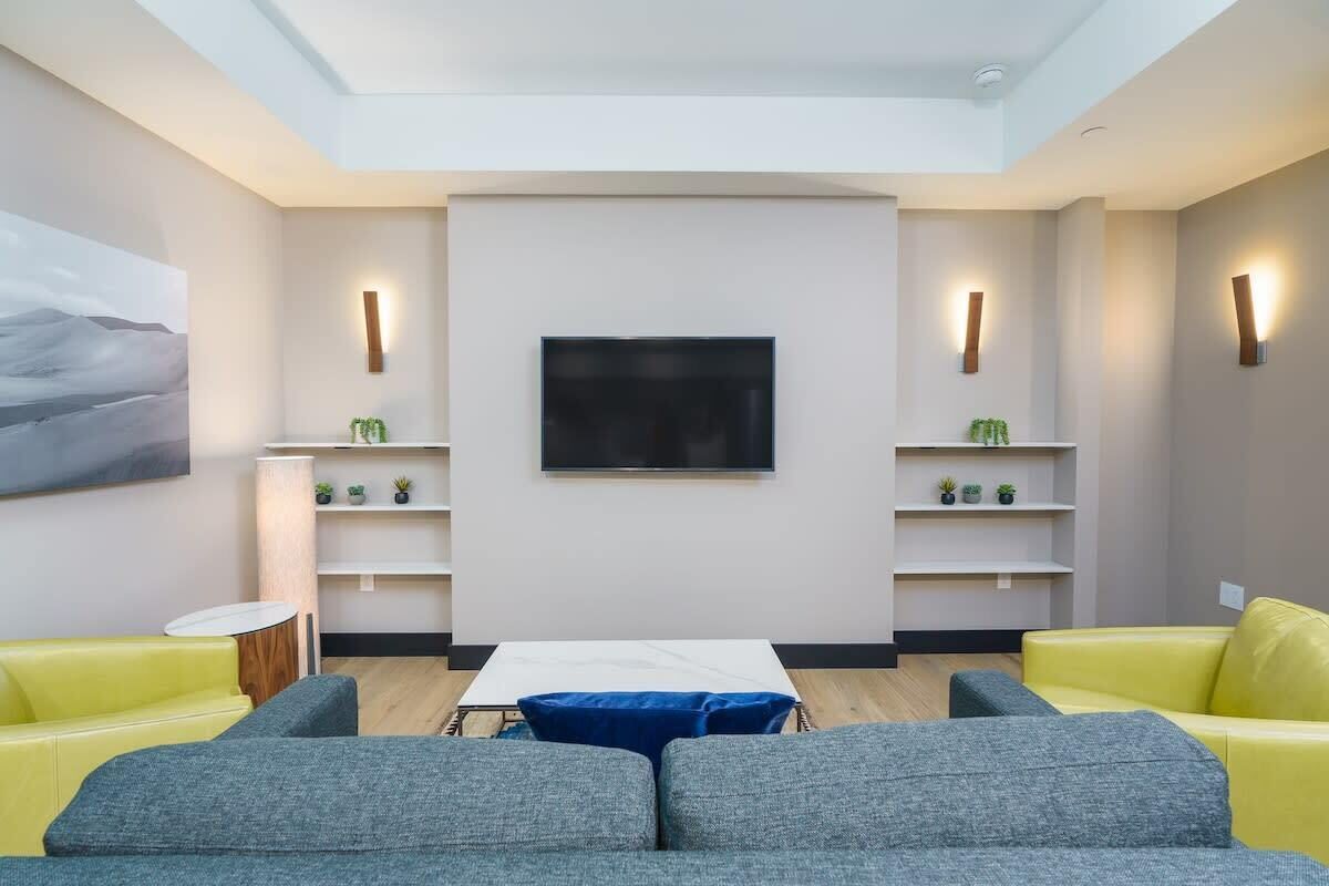 Modern & Lux Apt - Amazing Walkability in Denver!