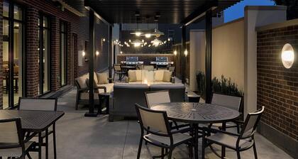 Hyatt House Columbus OSU / Short North