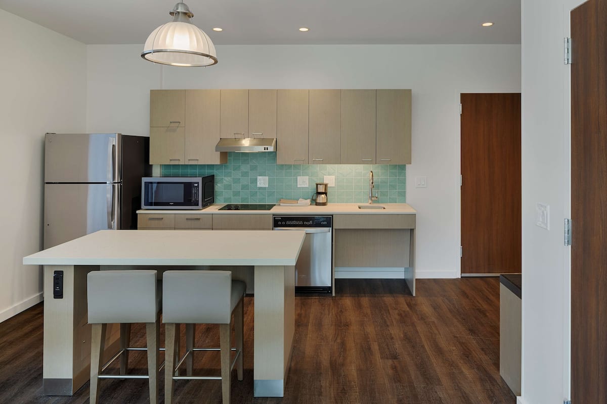 in-room safe, desk, laptop workspace, blackout curtains