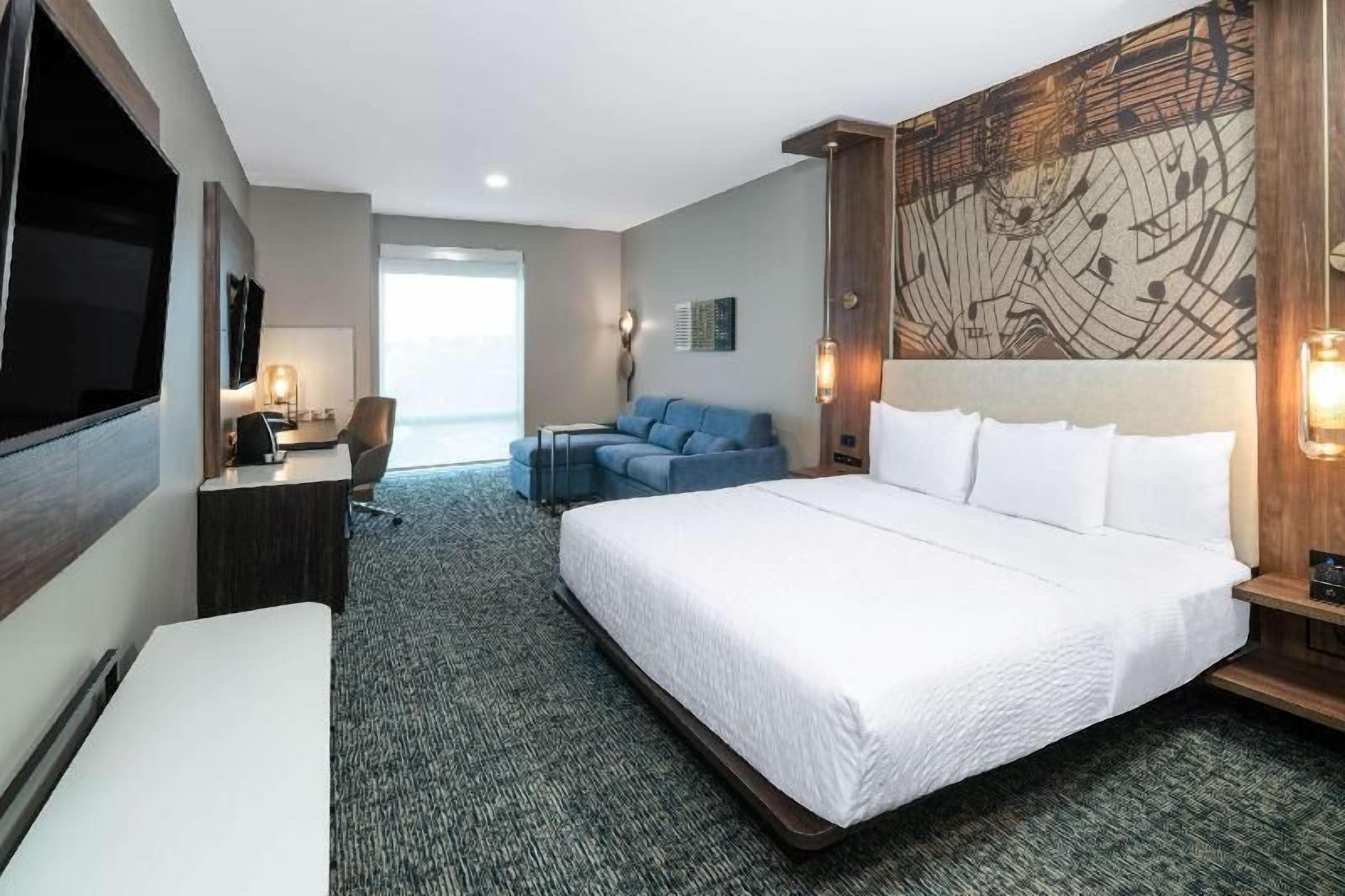 Premium bedding, in-room safe, individually furnished, desk