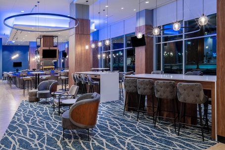 Lobby. La Quinta Inn & Suites by Wyndham Nashville Downtown / Stadium