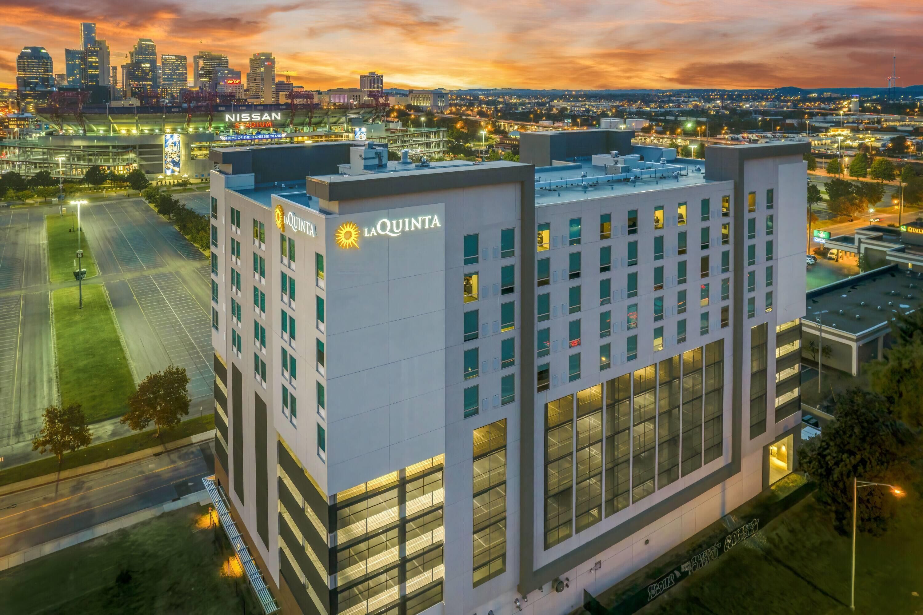Photo - La Quinta Inn & Suites by Wyndham Nashville Downtown Stadium