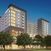 La Quinta Inn & Suites by Wyndham Nashville Downtown / Stadium