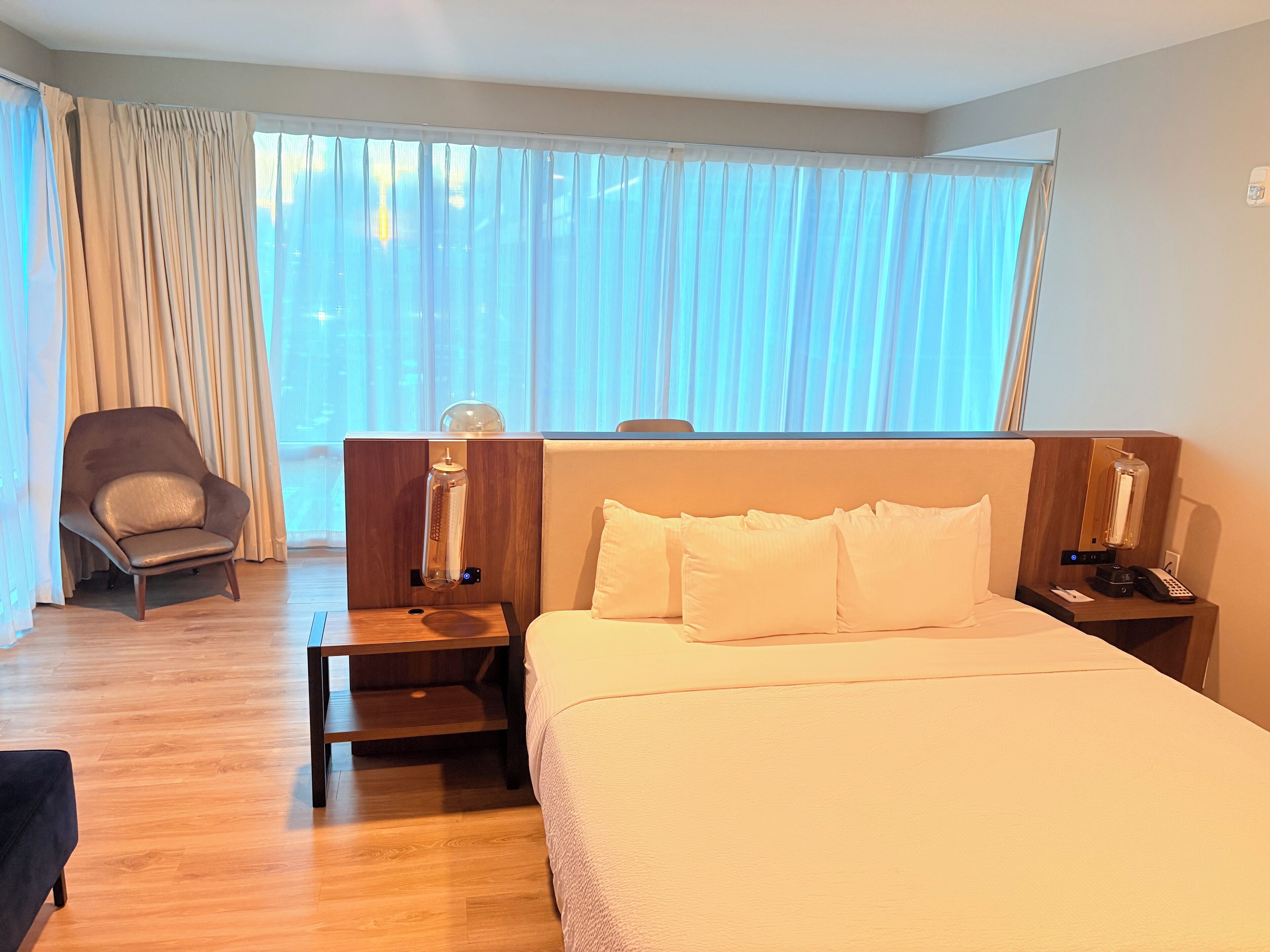 Studiosuite, 1 King-Bett, Haltegriffe in der Badewanne, Eckzimmer (Tub w/ Grab Bars) | Badezimmer | Dusche, Handtücher