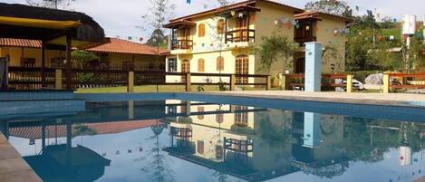 Utomhuspool