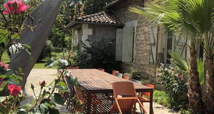 Villa Le Creyssac - 4 to 5 people - Magnificent garden and swimming pool