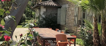 Villa Le Creyssac - 4 to 5 people - Magnificent garden and swimming pool