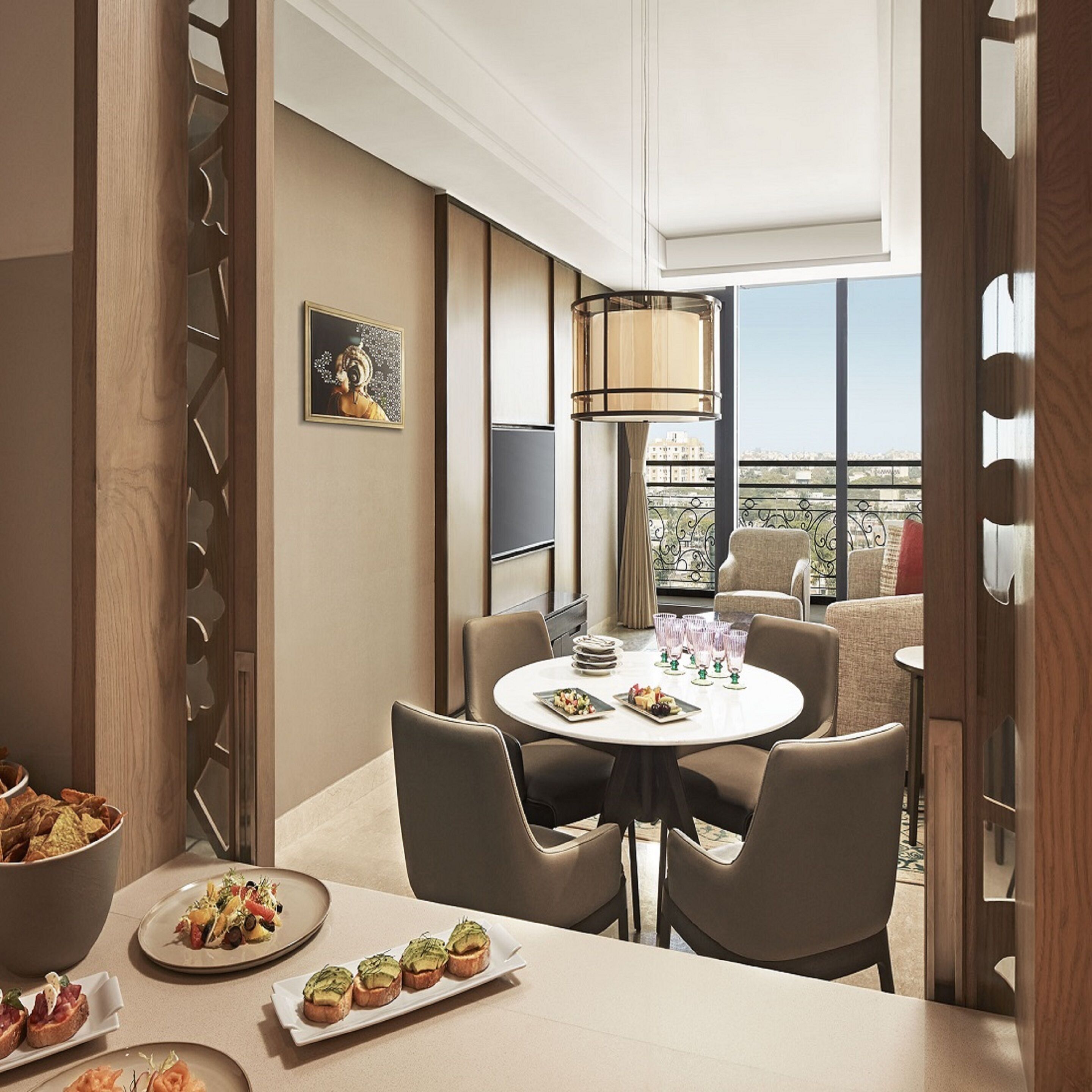 Appartement, 1 slaapkamer, balkon | Woonruimte | Een 49-inch smart-tv met kabelzenders en televisie