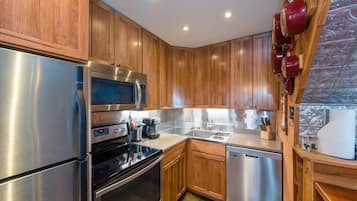 Microwave, dishwasher, coffee/tea maker, cookware/dishes/utensils