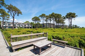 Property grounds - BEACHSIDE 2BR VILLA W/ POOL, STEPS TO COLIGNY PLAZA & BEACH (Hilton Head Island)