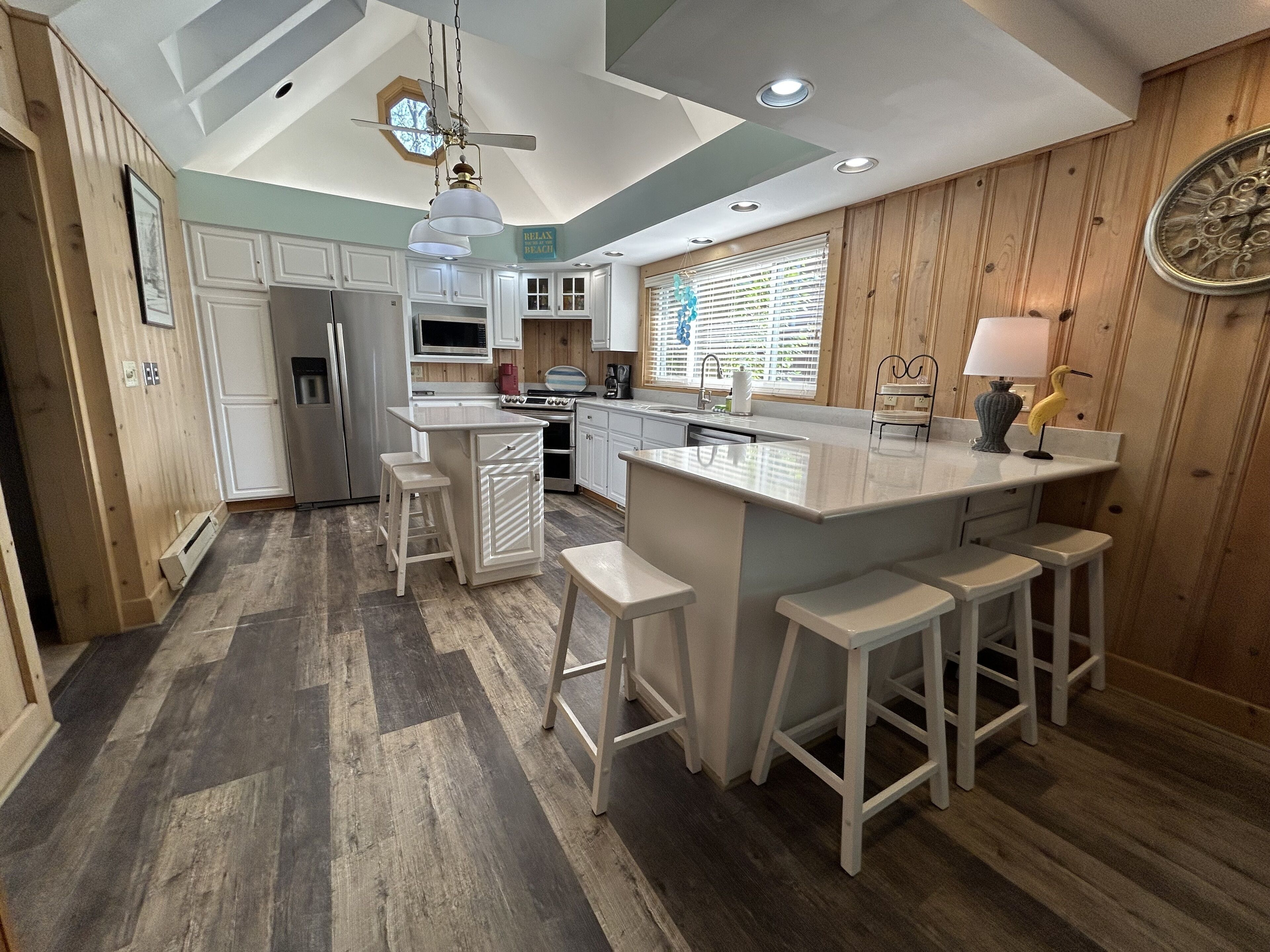 Kylskåp, mikrovågsugn, ugn och spishäll