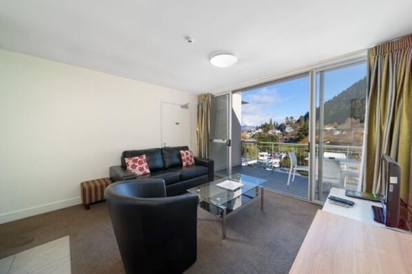 City Apartment | Living area