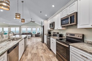 Refrigerador, microondas, horno y parrilla de estufa 