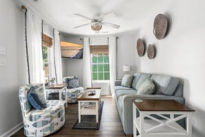 TV - 3BDR w/ Golf Cart + Beach Gear Incl. | 2 Lounge Areas | Site 1512 (Myrtle Beach)