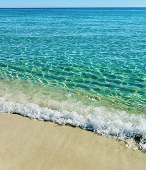 På stranden