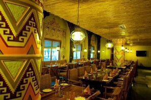 Dining - Tara Comfort Hotel - Ramoji Film City (Hyderabad)