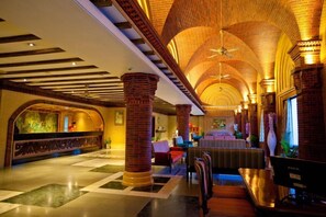 Lobby - Tara Comfort Hotel - Ramoji Film City (Hyderabad)