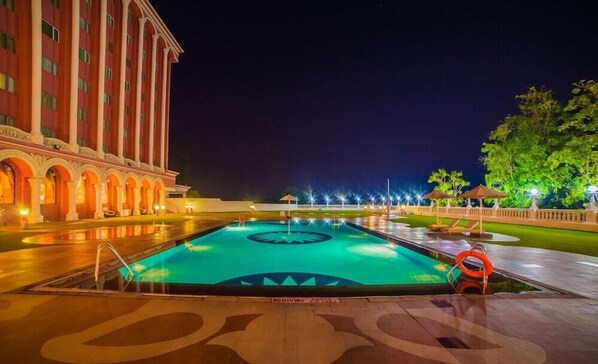 Pool - Tara Comfort Hotel - Ramoji Film City (Hyderabad)