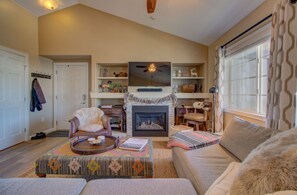 TV, fireplace
