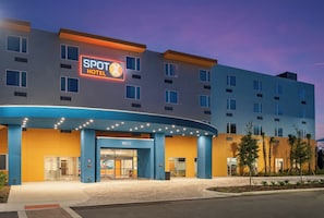 Unclassified image, 3 of 104, button - SPOT X Hotel Orlando/Intl Dr by The Red Collection (Orlando)