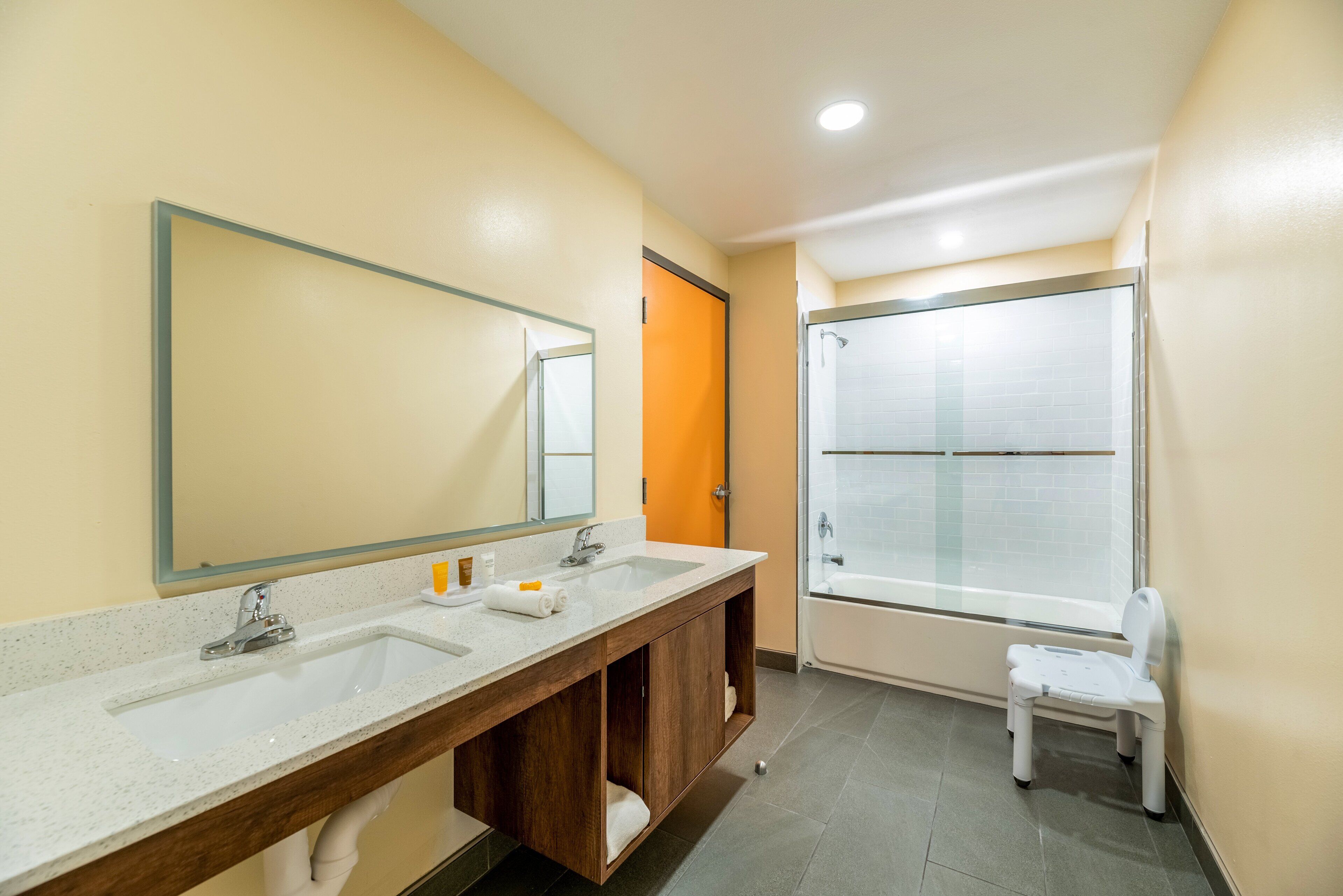 business room, 2 queen beds, accessible (smoke free) | bathroom | hair dryer, towels, soap, shampoo