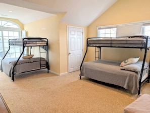 4 habitaciones, tabla de planchar con plancha y wifi 