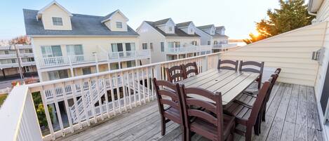 屋外ダイニングエリア