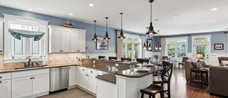 Réfrigérateur, micro-ondes, lave-vaisselle, grille-pain